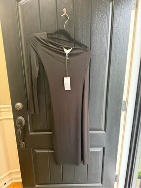 Wayf Black One-Shoulder Long Sleeve Midi Dress
